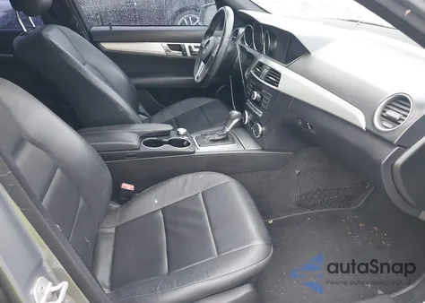 2013 Mercedes-Benz C 250 Luxury/Sport из США, поврежденный, VIN WDDGF4HBXDR275778